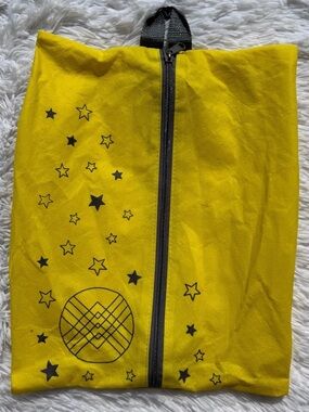 🩶5/$30 Stitchfix Kids Yellow Zip Up Dust Cover Bag for Shoes